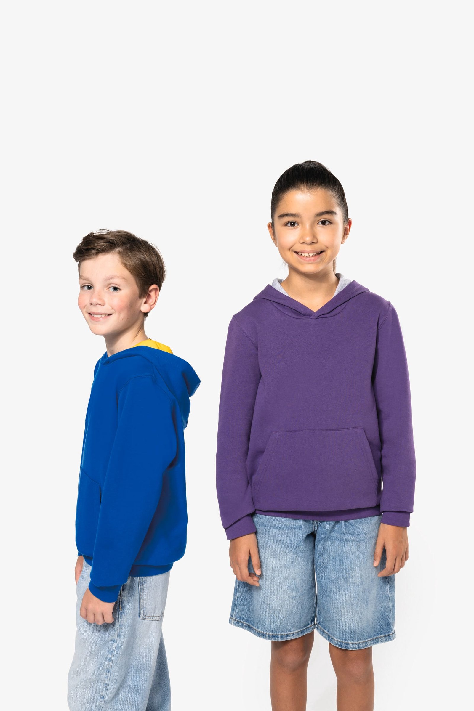 Sweat-shirt capuche contrastée enfant — Photo produit