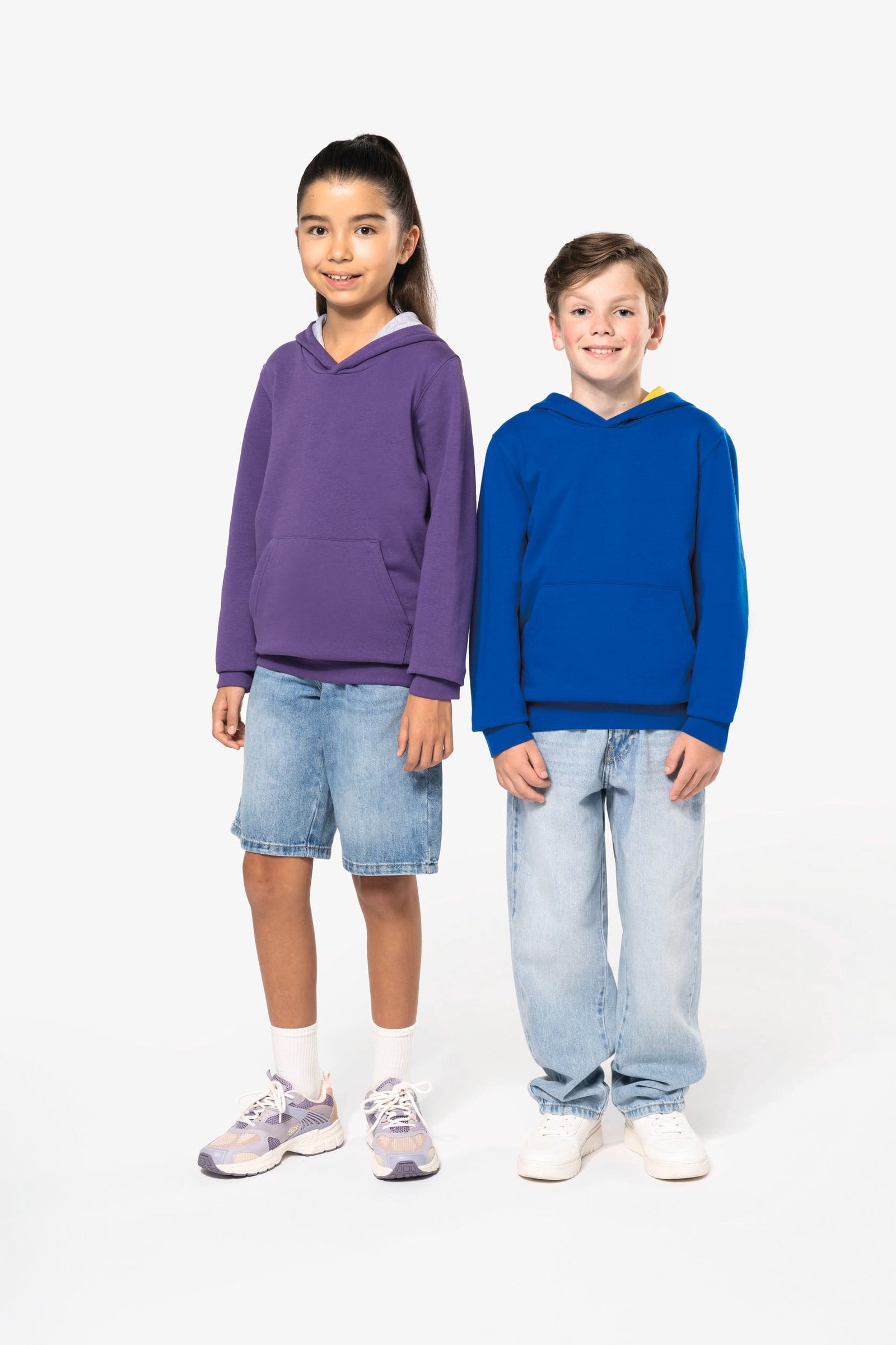Sweat-shirt capuche contrastée enfant — Photo produit